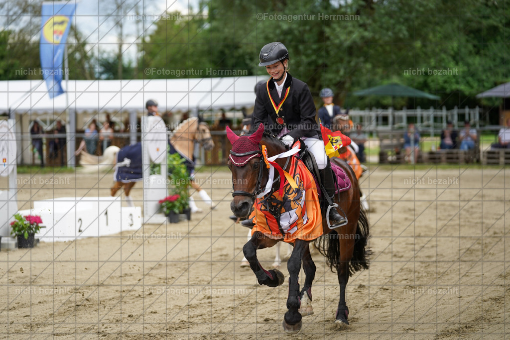 20240630-FAH02608 | Turnierbilder Schwabmünchen, Dressurbilder, Springreitturnier, Reitsportbilder, Turnierfotografen Bayern, Turnierfotograf