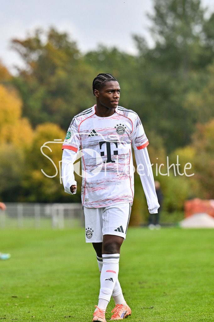 SpVgg Unterhaching U19 - FC Bayern München U19 | im Bild Uzorchukwu Frank EGWUATU (FC Bayern München 7) / Einzelfoto / Freisteller / U19 DFB Nachwuchsliga: SpVgg Unterhaching - FC Bayern München; Sportschule Oberhaching am 18.10.2025