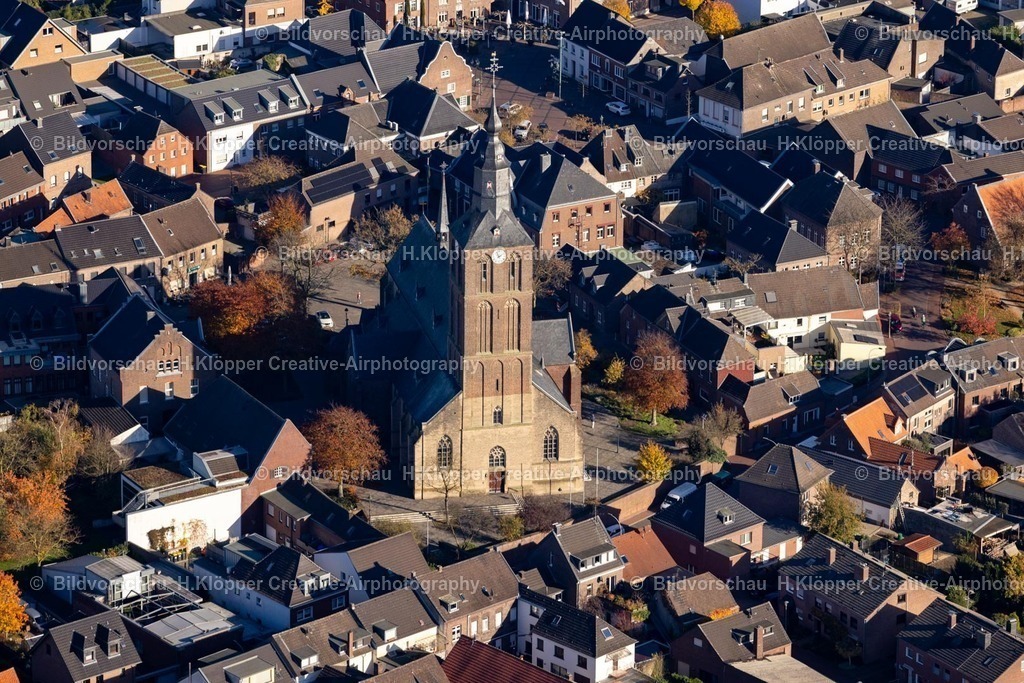 Luftbilder Kerken-7644 | Luftbildfotografie Kirchengebäude " St. Dionysius Nieukerk " in Kerken im Bundesland Nordrhein-Westfalen, Deutschland - Realisiert mit Pictrs.com