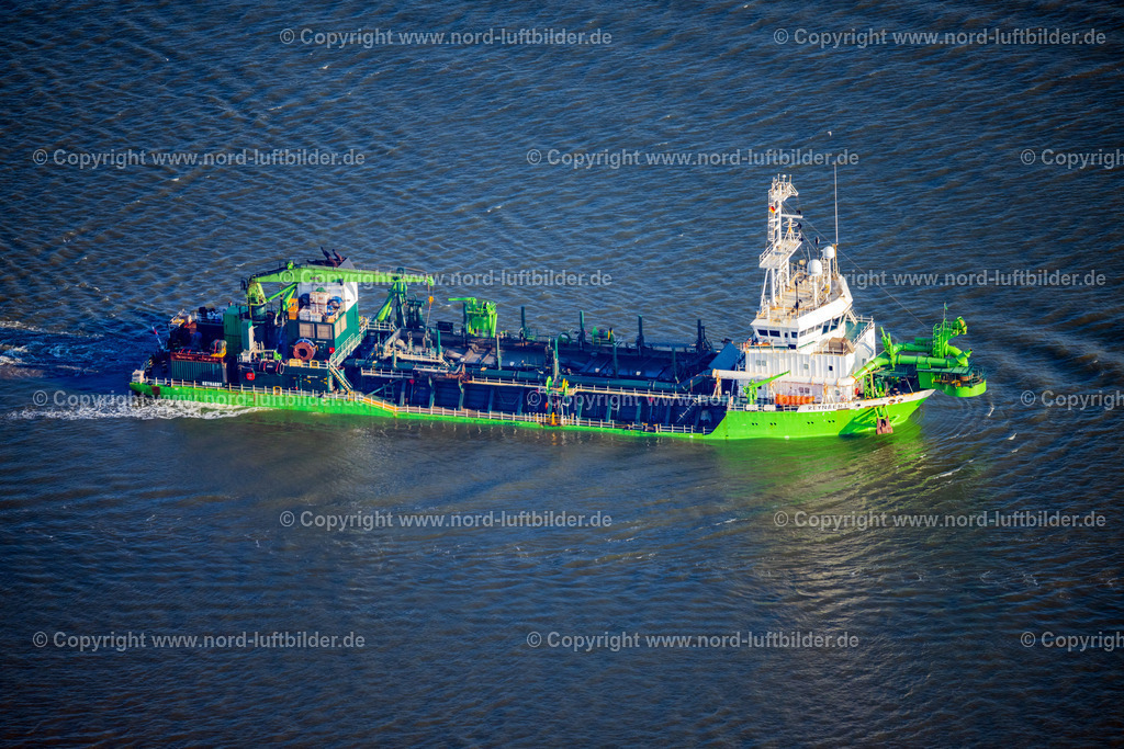 Elbbagger_Reynärt_ELS_4528280824 | BALJE 28.08.2024 Schiff - Spezialschiff in Fahrt " Saugbagger Reynaert " in Balje im Bundesland Niedersachsen, Deutschland. // Ship - specialized vessel in driving " Saugbagger Reynaert " in Balje in the state Lower Saxony, Germany. Foto: Martin Elsen