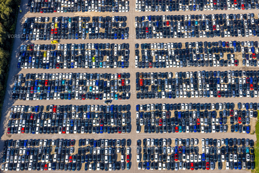 Hattingen240810219 | Luftbild, Gewerbegebiet Nierenhofer Straße, ehemaliges O&amp;K Gelände für geplantes Stadtquartier, aktuell Großparkplatz mit Hunderten von PKW, Formen und Farben, Rosenthal, Hattingen, Ruhrgebiet, Nordrhein-Westfalen, Deutschland