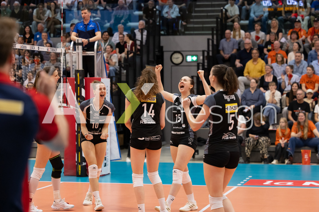 Volleyball I Frauen I Saison 2025-2026 I Volleyball NLA | Women I  Playoffs Finals 1/5 I viteos NUC - VC Kanti Schaffhausen I 06.04.2026 | 15 Alessia Pazin (CH) (VC Kanti Schaffhausen) – Pass / Zuspiel - Realisiert mit Pictrs.com