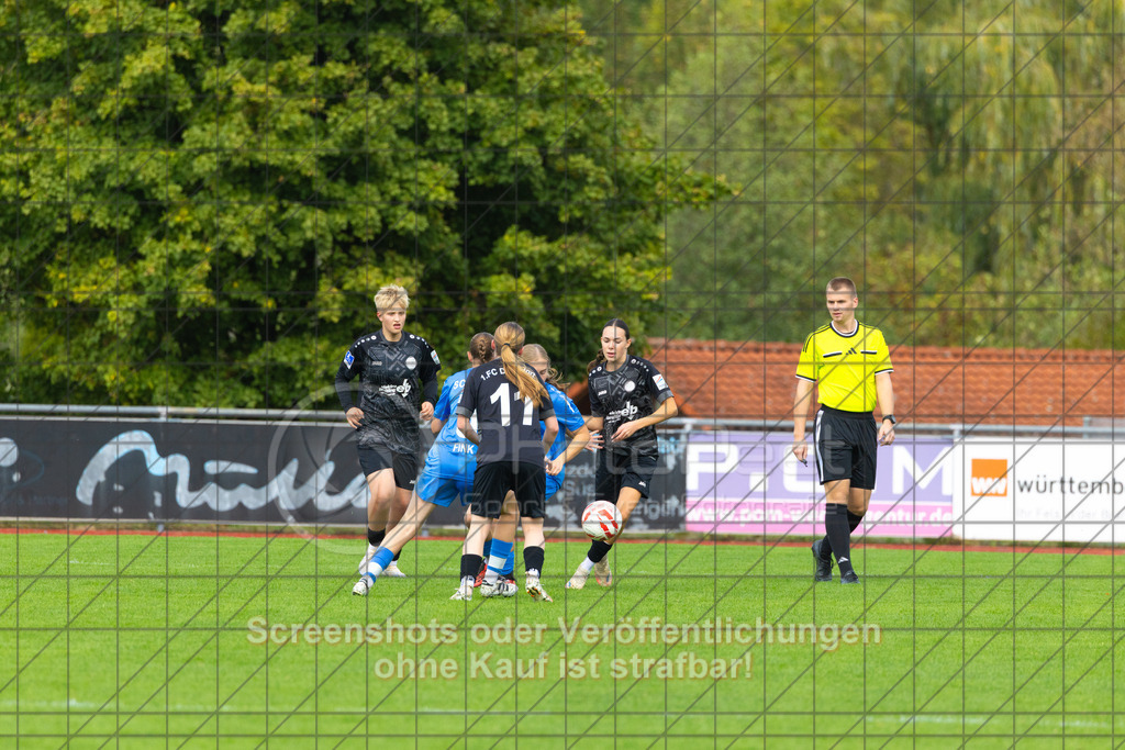 20261010_141116_0203_(c)_by_PhotoPeet | #,1.FC Donzdorf (schwarz) vs. SC Sand (blau), Fußball, EnBW-Oberliga B -Juniorinnen, 05. Spieltag, Saison 2026/2027, Rasenplatz Lautertal Stadion, Süßener Straße 16, 73072 Donzdorf, 10.10.2026 - 14:00 Uhr,Foto: PhotoPeet / Sport- &amp; Eventfotografie / Peter Harich