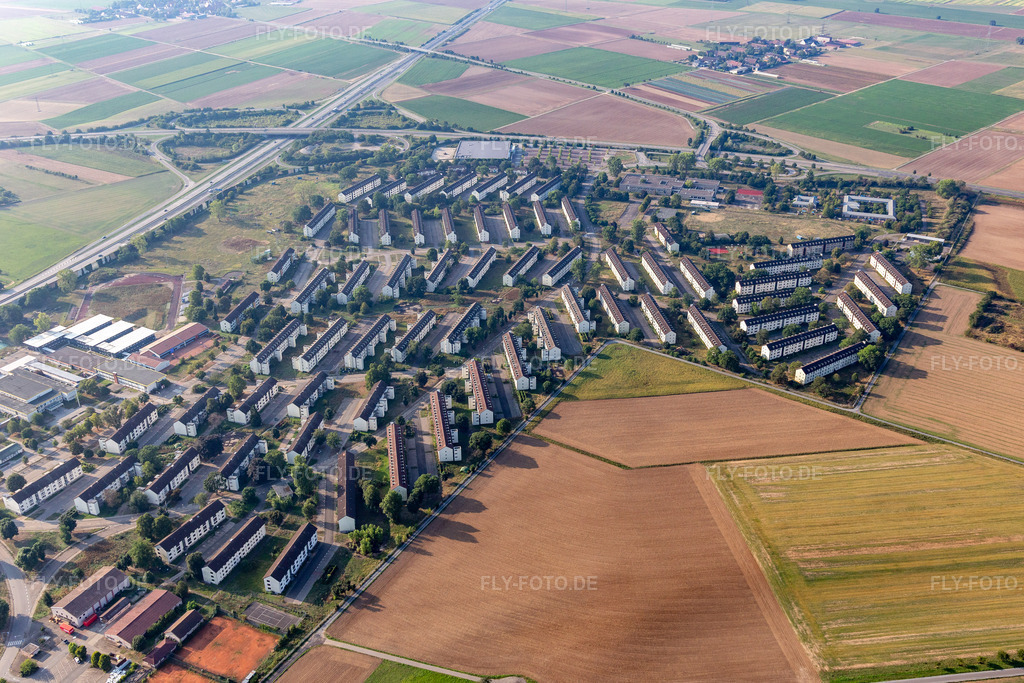 Luftbild: Flüchtlingsheim- und Asylunterkunfts- Gebäude Erstaufnahmeeinrichtung des Landes Baden-Württemberg im Ortsteil Patrick-Henry-Village im Ortsteil Patrick Henry Village in Heidelberg im Bundesland Baden-Württemberg in Deutschland. – Foto: IMG_117226.jpg vom 25.08.2019 durch Werner Riehm/FLY-FOTO.de