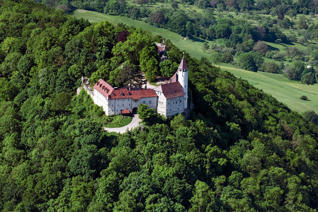 dr__0096744.jpg | OWEN 19.05.2022 Burganlage der Veste " Burg Teck " in Owen im Bundesland Baden-Württemberg, Deutschland. // Castle of the fortress " Burg Teck " in Owen in the state Baden-Wuerttemberg, Germany. Foto: Daniel Reiter