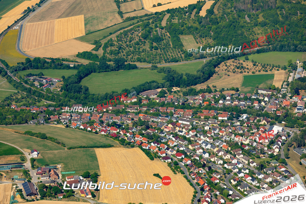 Das Luftbild zeigt : Silcherstraße Weikersheim - Die Luftaufnahme wurde 2023 vom UL-Flugzeug aus erstellt ( keine Drohne ) - Hochauflösende Luftaufnahme - Für grossformatige Ausdrucke geeignet. Die Geschenkidee !Mit Lizenz und Bildrechte bestellbar