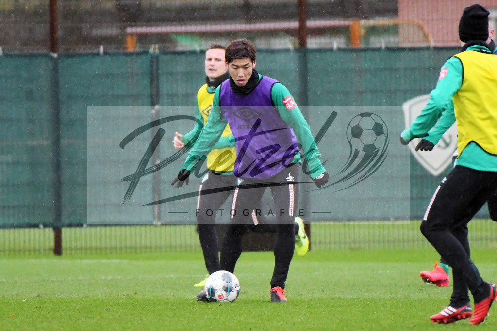 20200129_TRASVW_0032 | Fußball, Herren: Yuya Osako (SV Werder Bremen) in Aktion, am Ball, Einzelaktion beim Training des SV Werder Bremen am 29.01.2020 im wohninvest Weserstadion in Bremen, Deutschland.(Foto von Nico Paetzel) - Realisiert mit Pictrs.com