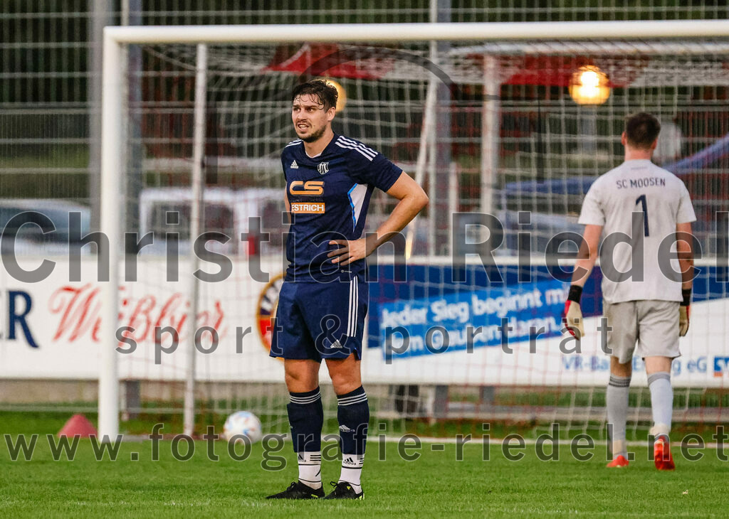 2023-08-22_036_FC_Finsing_gegen_SC_Moosen-Vils | Finsing, Deutschland, 22.08.2023:
Fußball, Kreisliga 2023 / 2024, 5. Spieltag, FC Finsing gegen SC Moosen/Vils, Endergebnis: 5:0

Simon Reger (SC Moosen/Vils, #22), Torwart Julian Walter (SC Moosen/Vils, #1)

Foto: Christian Riedel / fotografie-riedel.net