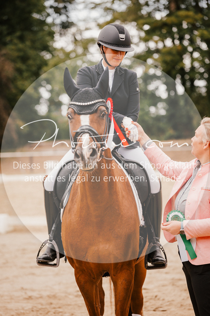 3I6A6413 | Stimmungsvolle Portraits und Reitsportfotografie im Ruhrgebiet und im Münsterland.

Pferdefotografie, Hundefotografie, Tierfotografie, Reportagen, Portraits von Tier und Mensch, Turnierfotografie in Bochum, Recklinghausen, Marl, Haltern am See, Dülmen.. - Realisiert mit Pictrs.com
