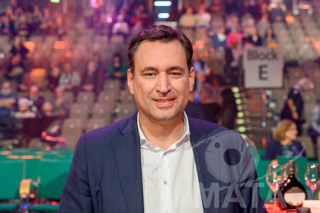 _DWA1304 | Georg Eisenreich bei '30 Jahre Sternstunden-Gala 2023' in der Frankenhalle. Nürnberg, 15.12.2023 - Realisiert mit Pictrs.com