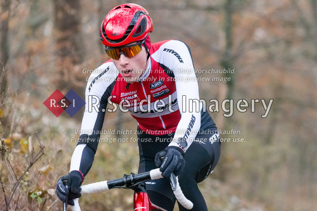 Radsport, 14. Lauf - Bikebeat Cyclo-Cross Bundesliga 2022/23 und 43. Harburger Weihnachtspreis im Stevens Cup 2022, Schwarzenbergplatz (Hamburg-Harburg), 18.12.2022 | Aus dem Rennen 6 / Männer Elite (Lizenzfahrer): 
Silas Kuschla (#21, STEVENS Racing Team U23)