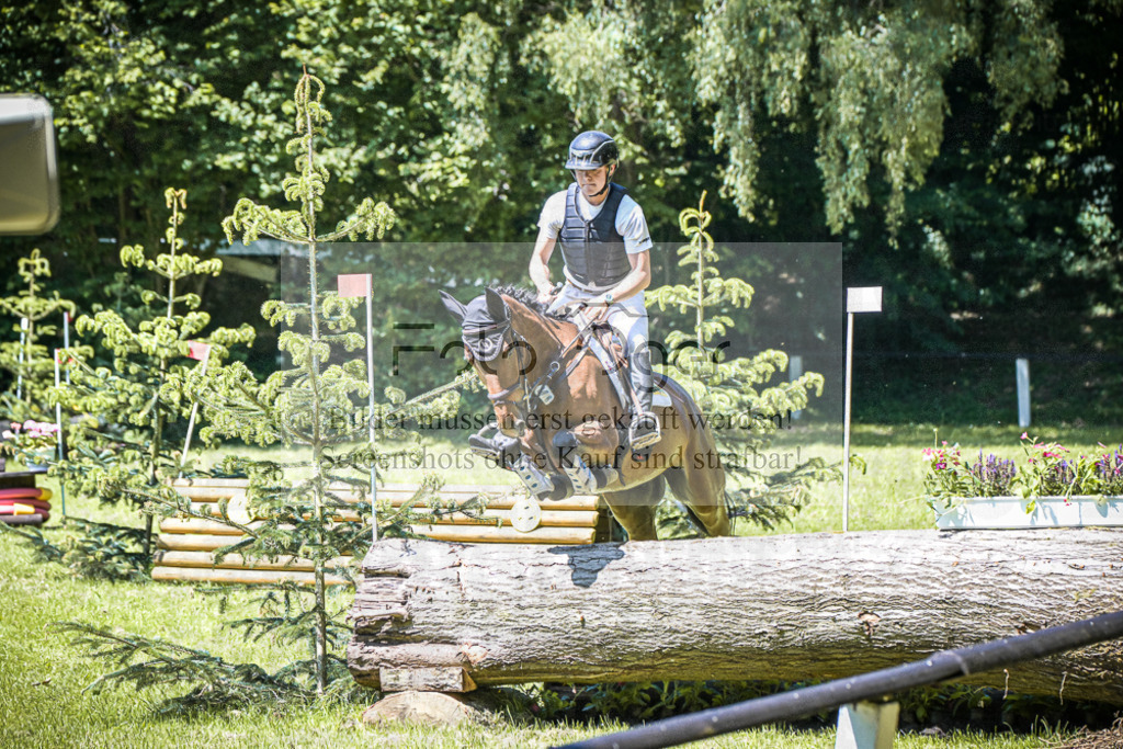 DOS_2172 | Entdecke hochwertige Reitturnierfotos von Foto Oger. Professionell, emotional und authentisch – jetzt Lieblingsmomente im Shop bestellen.Deutschlandweite Turnierfotografie. - Realisiert mit Pictrs.com