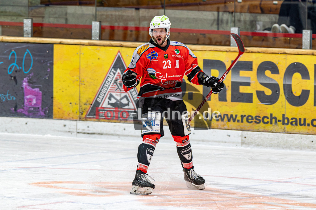 TSV Peißenberg Miners vs ERSC Amberg Wild Lions | Eishockey Bayernliga 2023/2024, TSV Peißenberg Miners vs ERSC Amberg Wild Lions,
Torjubel Dejan VOGL (Miners 23),
2023-10-27 in Peißenberg (Eisstadion)
23 Dejan VOGL (Miners 23)
Copyright: WolfgangxLindner foto-lindner.de