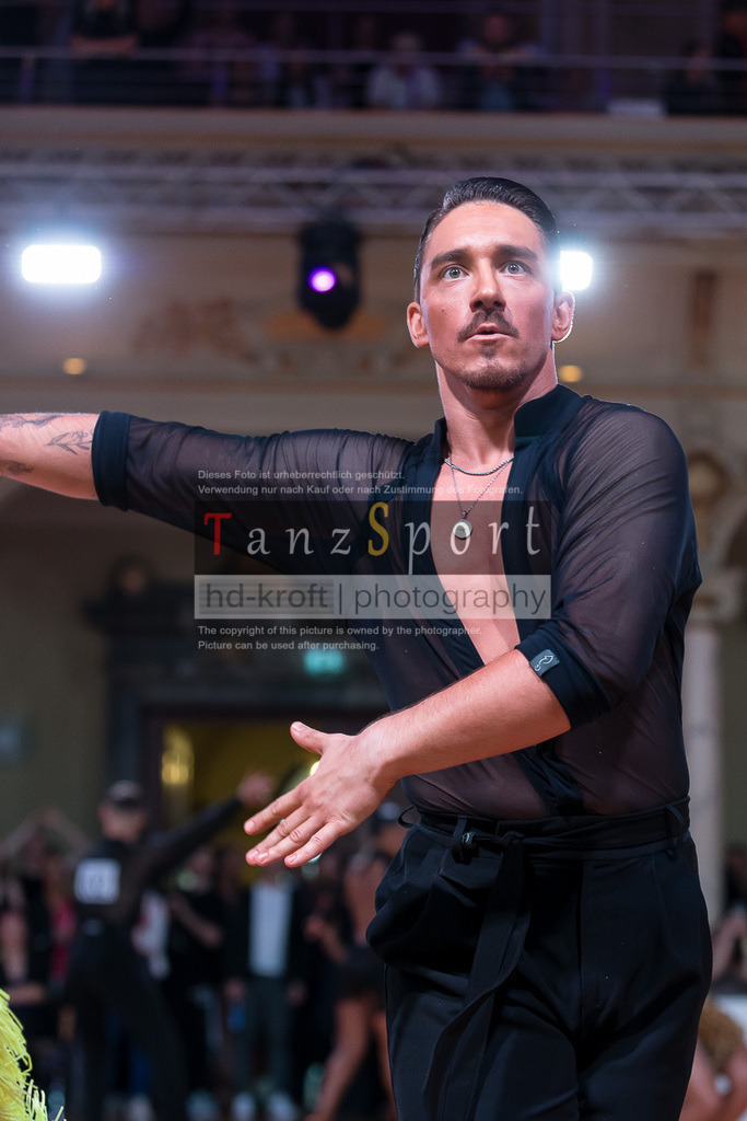 20240706_WDSF_WO_Latin_8966 | Tanzsportbilder, Standardtanz, Lateintanz, WDSF, DTV, LTVB, dancecomp, goc, hessen tanzt, blaues band der spree, walzer, tango, wiener walzer, slowfox, quickstepp, samba, rumba, cha-cha-cha, paso doble. jive, hd-kroft photography, turniertanzsport