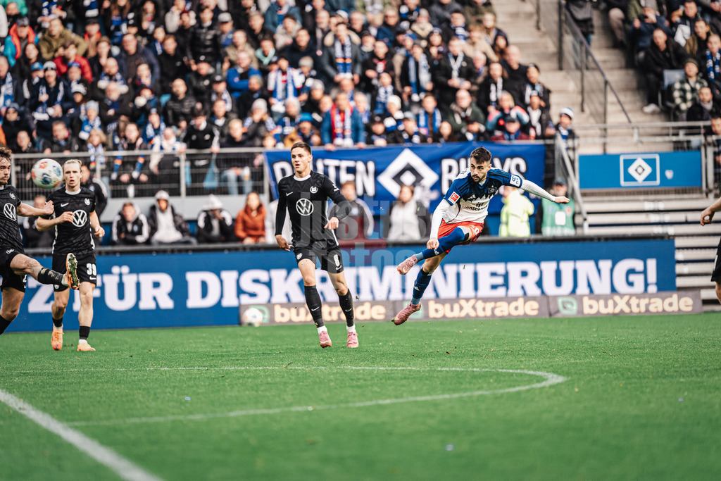 Fußball | Männer | Saison 2025/2026 | 1. Fußball-Bundesliga | 8. Spieltag | Hamburger SV vs. VfL Wolfsburg | 25.10.2025 | Fabio Daniel Ferreira Vieira (#20, HSV) mit einem Torschuss