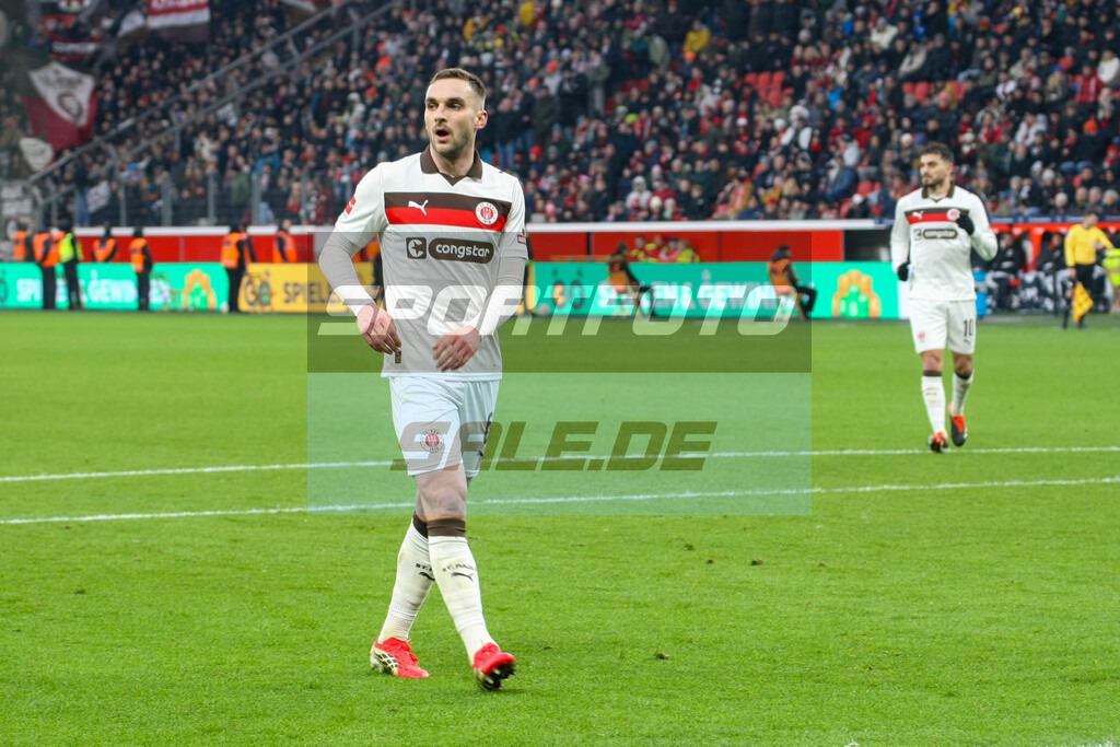 Bayer Leverkusen Saison 25/26 - © Sportfoto-Sale (MK) | James Sandis (Pauli) - Bayer Leverkusen Saison 25/26 - © Sportfoto-Sale (MK) - Realisiert mit Pictrs.com