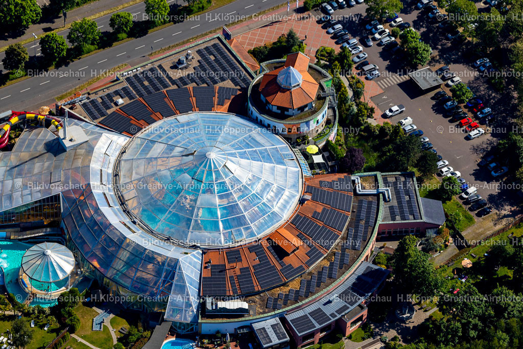 Luftbild Chorweiler-3471 | Luftbildfotografie und Luftbild Therme und Schwimmbecken am Freibad der Freizeiteinrichtung in Chorweiler im Bundesland Nordrhein-Westfalen, Deutschland - Realisiert mit Pictrs.com