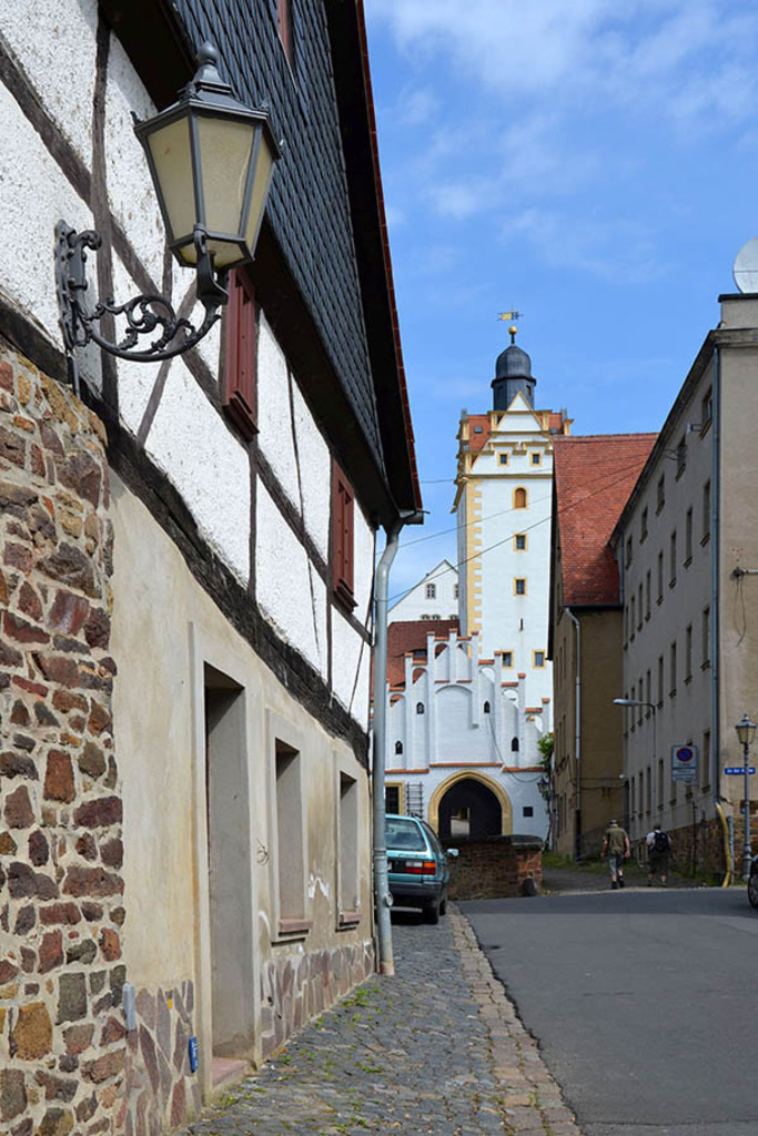 Colditz - Schlossgasse | Entdecke über 20 Kategorien Leipzig-Motive: Foto-Downloads, hochwertige Poster, Leinwand- & Fine-Art-Prints. Jetzt Lieblingsfoto im Bildlexikon Leipzig Shop bestellen!