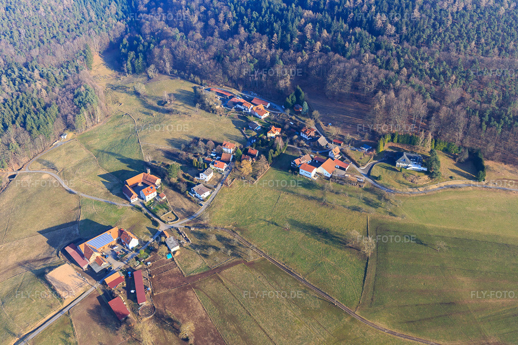 Luftbild: Fjordpferdehof Eitenmüller im Ortsteil Rohrbach in Reichelsheim im Bundesland Hessen in Deutschland. – Foto: IMG_096659.jpg vom 14.02.2017 durch Werner Riehm/FLY-FOTO.de – Auflösung des Originals: 5472 x 3648 px – Fjordpferdehof Eitenmüller
