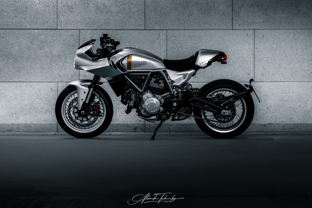 Ducati Scramber Formula 73 | Entdecken Sie die faszinierende Welt von Alexander Tschuncky Arts: Kreative Fotografie, atemberaubende Automobilkunst und hochwertiger Bilderdruck. Lassen Sie sich inspirieren! - Realisiert mit Pictrs.com