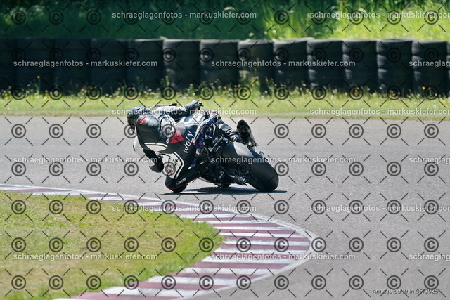 26BT01-0884 | markuskiefer.com - Realisiert mit Pictrs.com