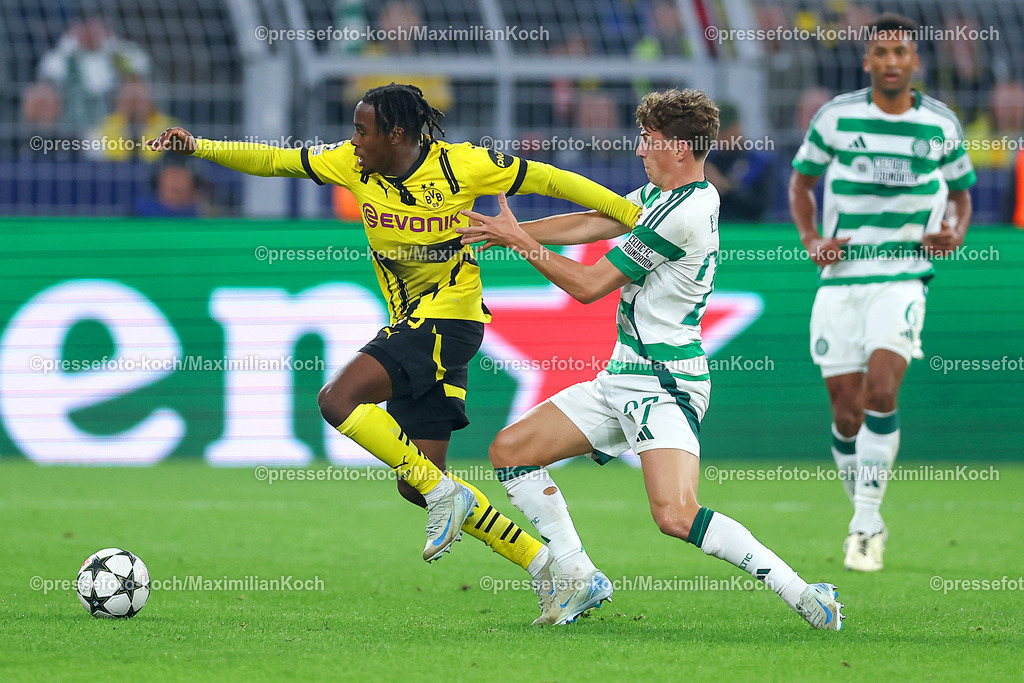 BVB01102401027 | 01.10.2024, Fußball, UEFA Champions League, Borussia Dortmund - Celtic Glasgow, 2. Spieltag, Signal Iduna Park, Saison 2024 2025: Zweikampf Jamie Gittens (BVB #43) gegen Arne Engels (Celtic #27)