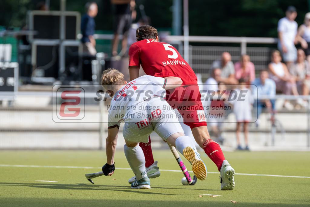 HK_20240907_105317 | 1. Bundesliga Herren RW Köln - Crefelder HTC am 7.9.2024 RW Köln, Köln , Lenjo Tappert ( Crefelder HTC #11 ) , Justus Warberg ( Rot-Weiss Köln #5 )