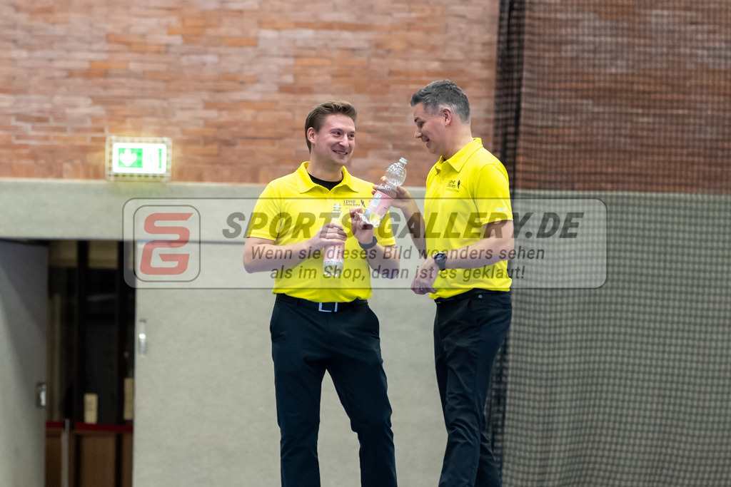 SFE_20231217_0068 | Neuss, Deutschland, 17.12.2023:  in Aktion waehrend des Spiels der Halle 1. Bundesliga Herren zwischen SW Neuss vs Uhlenhorst Mülheim im Stadionhalle (SW Neuss) am 17.12.2023 in Neuss, Deutschland. (Foto von Stephan Fehrmann)

Neuss, Germany, 17.12.2023:  in action during the game of Halle 1. Bundesliga Herren between SW Neuss vs Uhlenhorst Mülheim in Stadionhalle (SW Neuss) at 17.12.2023 in Neuss, Deutschland. (Foto von Stephan Fehrmann)