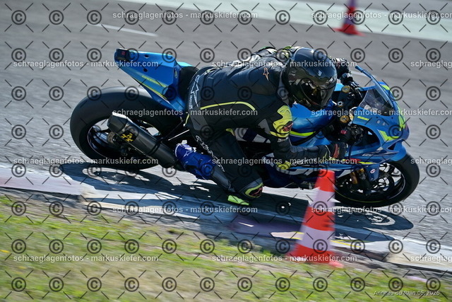 26BT01-0040 | markuskiefer.com - Realisiert mit Pictrs.com