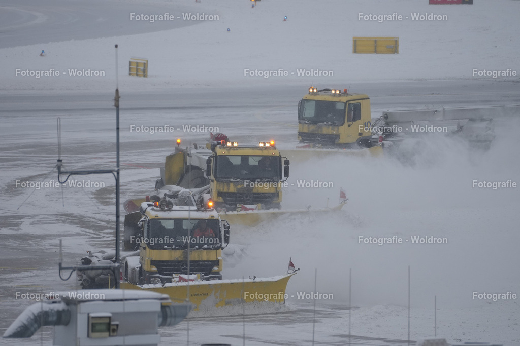 20221218  Deuschland Nuernberg - Airport-24 | Fotografie Woldron