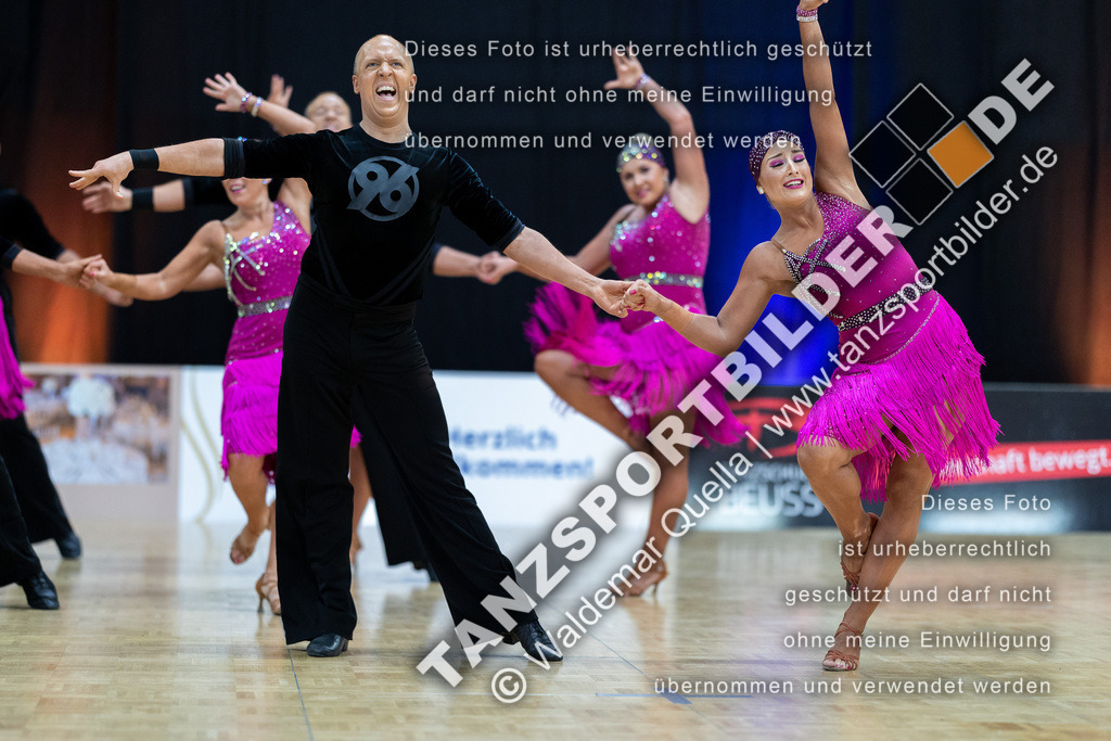 20230513-02145 | Hier finden Sie Tanz Bilder vom Latein und Standard Formationen tanzen. Sportbilder vom Tanzsport. Schöne Fotos und von Weltmeisterschaft, Europameisterschaft, Bundesliga, Regionalliga, Oberliga und Landesliga sowie von GOC Stuttgart, DanceComp, WM Bremen