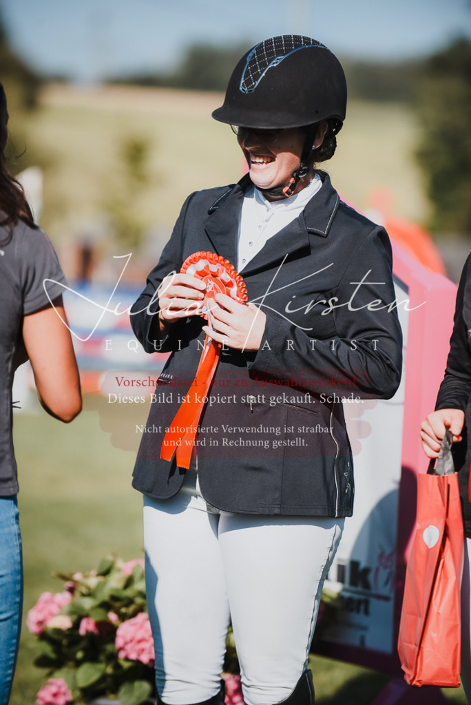 DSC_2330 | Pferde- und Turnierfotografie in Westsachsen. Pferdeportraits, Auftragszeichnungen und intuitive Kunst.