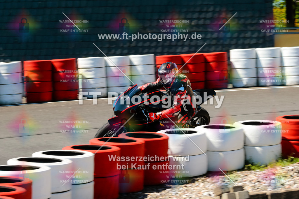 Moto-TeamOBK-22262 | Hier findet Ihr Bilder von Touristenfahrten auf der Nürburgring Nordschleife oder von anderen Veranstaltungen die ich besucht habe. Viel Spass beim Durch Schauen 