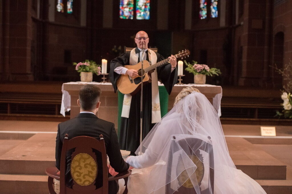 Hochzeit_Trauung_185 | Mein Name ist Arkadius. Ich fotografiere Ihre Hochzeit in Frankfurt und im Umkreis von 200 km. Als Fotograf bin ich noch bekannt im Bereich Business- und Modefotografie.