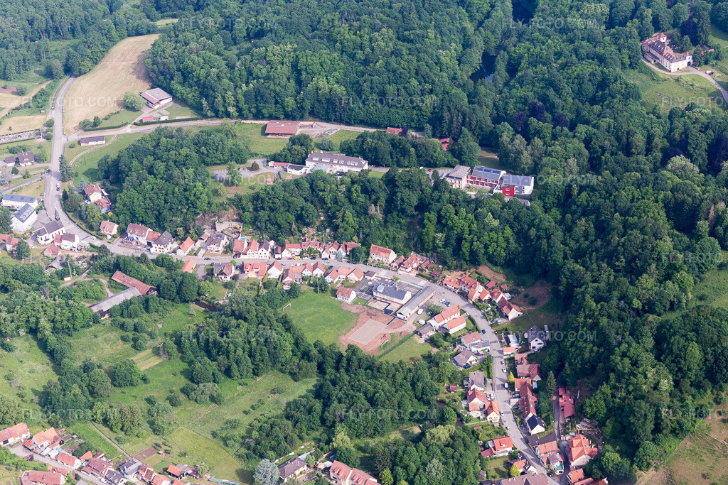 Aerial view: View of the town in Rott in the state Bas-Rhin, France.Photo: IMG_100697.jpg taken on 06/05/2017 by Werner Riehm/FLY-FOTO.comResolution of the original: 4685 x 3123 px