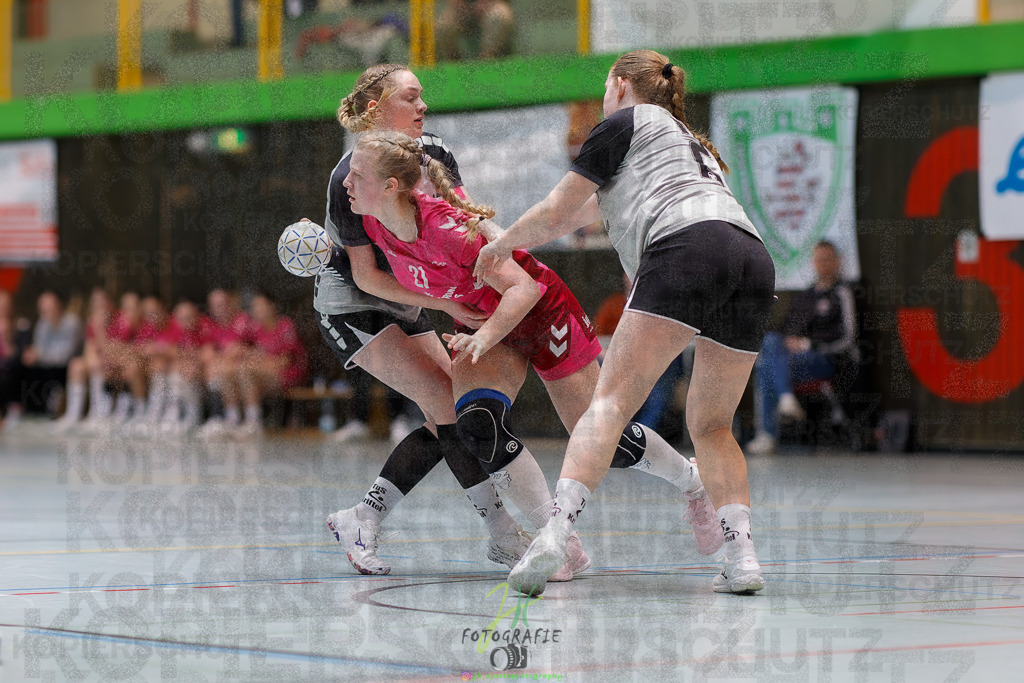 Hessenmeisterschaft wJC - Spiel um Platz 3; TuS Kriftel - SG Schenklengsfeld | Hessenmeisterschaft wJC - Spiel um Platz 3; TuS Kriftel - SG Schenklengsfeld am 22.03.2025 in Biedenkopf (Sporthalle Lahntalschule)Photo © 2025 - Jörg Heinrich - Realisiert mit Pictrs.com