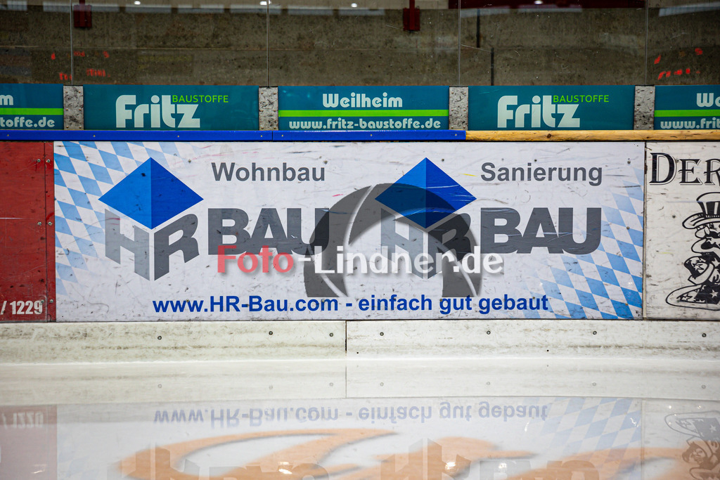 Werbeflächen Miners TSV Peißenberg | Eishockey Peißenberg, Werbeflächen Miners TSV Peißenberg, 20240904,Wohnbau HR BAU, Werbepartner der Miners,2024-09-04 in Peißenberg (Eisstadion)Copyright: WolfgangxLindner 