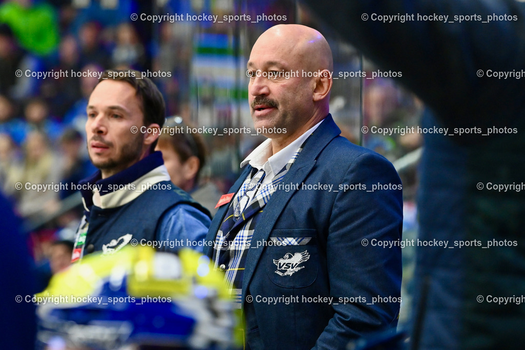 EC IDM WÄRMEPUMPEN VSV vs. Steinbach Black Wings Linz | Marco Pewal Assistant Coach EC VSV, Herbert Hohenberger Sportdirektor EC VSV, EC IDM WÄRMEPUMPEN VSV vs. Steinbach Black Wings Linz, EC IDM WÄRMEPUMPEN VSV vs. Steinbach Black Wings Linz am 28.11.2025 in Villach (Stadthalle Villach), Austria, (Photo by Bernd Stefan)