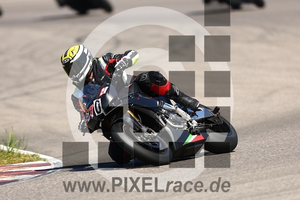 0670-20260426_02493 | Schöne Erinnerungen an spannende Momente - das festzuhalten ist unser Job. PIXELrace.de ist seit 2003 auf den Rennstrecken Europas unterwegs um die Action draußen beim Fahren und die wunderbare Stimmung imm Fahrerlager für euch einzufangen.