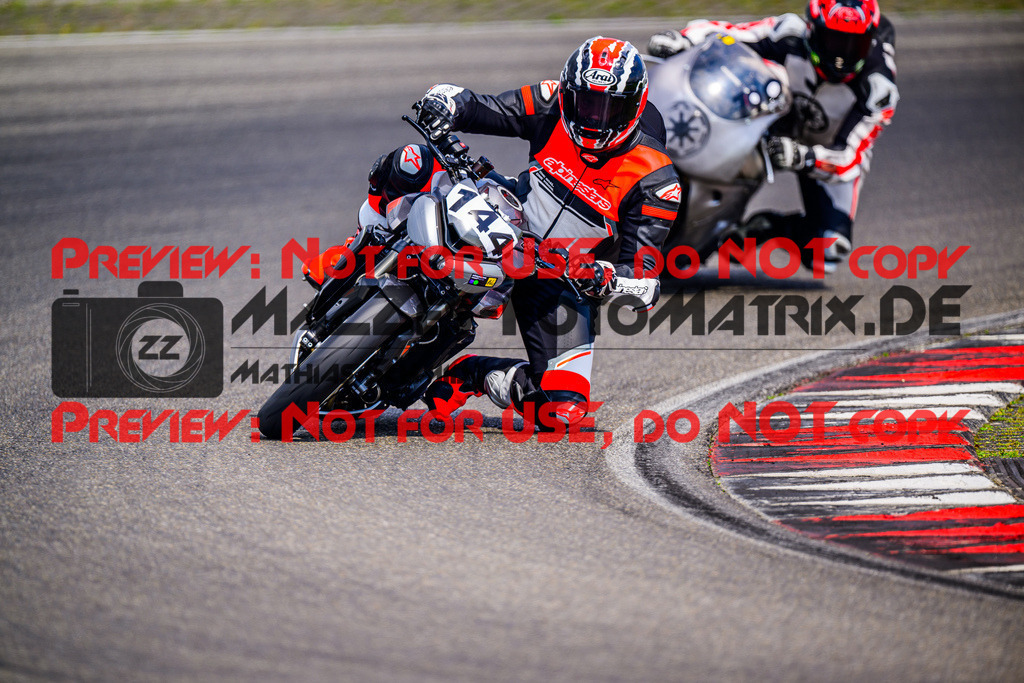 MaZZes_FotoMatrix_240717_6007705_7142 | GELB