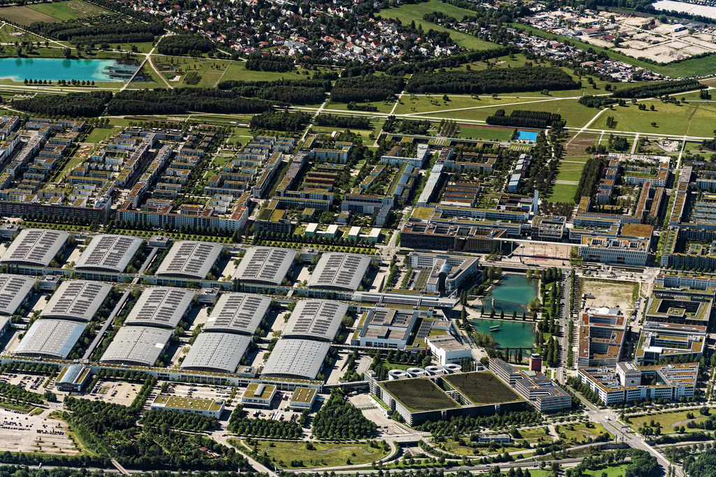 dr__0065410.jpg | MüNCHEN 15.06.2021 Ausstellungsgelände und Messehallen im Ortsteil Trudering-Riem in München im Bundesland Bayern, Deutschland. Weiterführende Informationen bei: JAHN ARCHITECTURE, Inc.,  MESSE MÜNCHEN GMBH. // Exhibition grounds and exhibition halls in the district of Trudering-Riem in Munich in the state Bavaria, Germany. Further information at: JAHN ARCHITECTURE, Inc.,  MESSE MUeNCHEN GMBH. Foto: Daniel Reiter