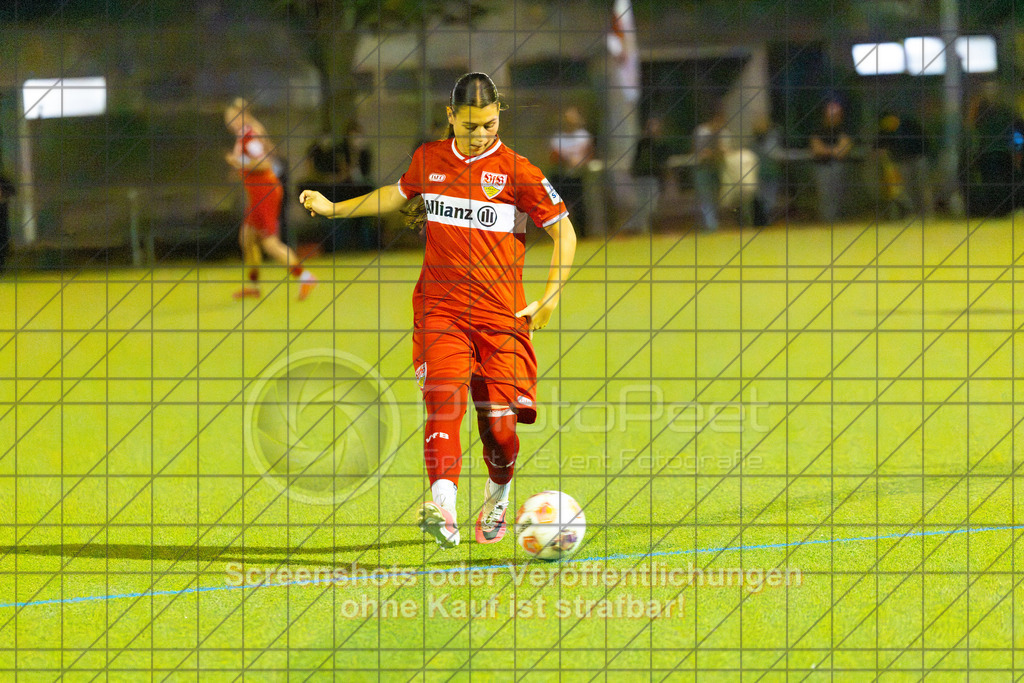 20261007_194630_0183_(c)_by_PhotoPeet | #,ASV Spartania Eislingen (blau) vs. VFB Stuttgart (rot), Fußball, Verbandspokal der B-Juniorinnen,  Saison 2026/2027, Kunstrasenplatz, Öschhalle, 73054 Eislingen, 07.10.2026 - 18:30 Uhr,Foto: PhotoPeet / Sport- &amp; Eventfotografie / Peter Harich