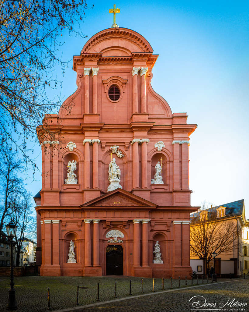Die St. Ignaz Kirche in Mainz | Frontansicht der St. Ignaz Kirche in der Mainzer Altstadt