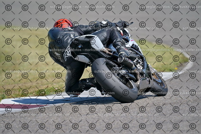 26BT01-0381 | markuskiefer.com - Realisiert mit Pictrs.com