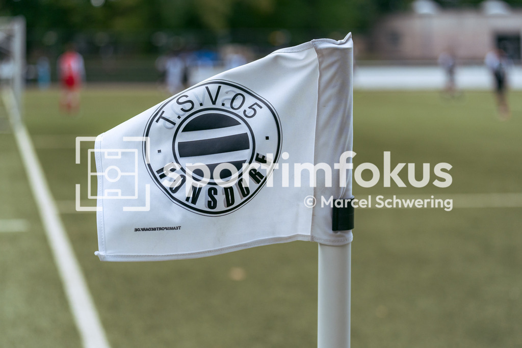 TSV 05 Ronsdorf – SSV Bergisch Born II | Die Eckfahne des TSV 05 Ronsdorf. Bezirksliga Niederrhein, Gruppe 2: TSV 05 Ronsdorf gegen SSV Bergisch Born II, Wuppertal, 11.10.2026. Endstand: 3:1. sportimfokus / Marcel Schwering - Realisiert mit Pictrs.com