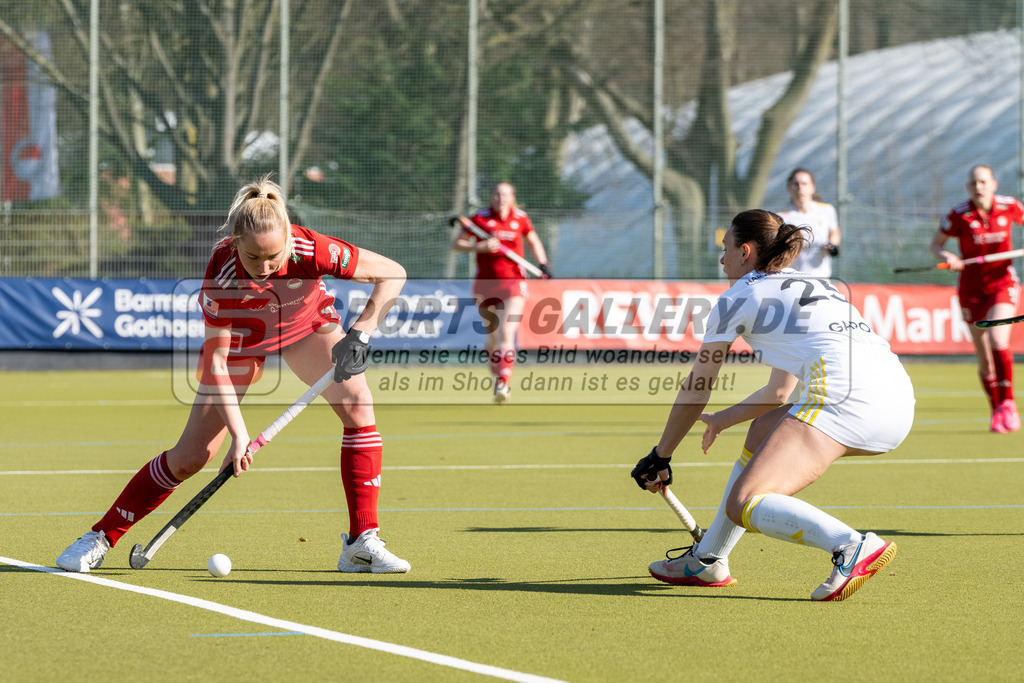 SFE_20260322_0049 | Köln, Deutschland, 22.03.26: Feldhockey 1. Bundesliga Damen zwischen Rot-Weiss Köln - Harvestehuder HTC im REWE Sportpark am 22.03.2026 in Köln, Deutschland. (Foto von Stephan Fehrmann)Köln, Germany, 22.03.26: Feldhockey 1. Bundesliga Damen between Rot-Weiss Köln - Harvestehuder HTC in REWE Sportpark at 22.03.2026 in Köln, Deutschland. (Foto from Stephan Fehrmann)