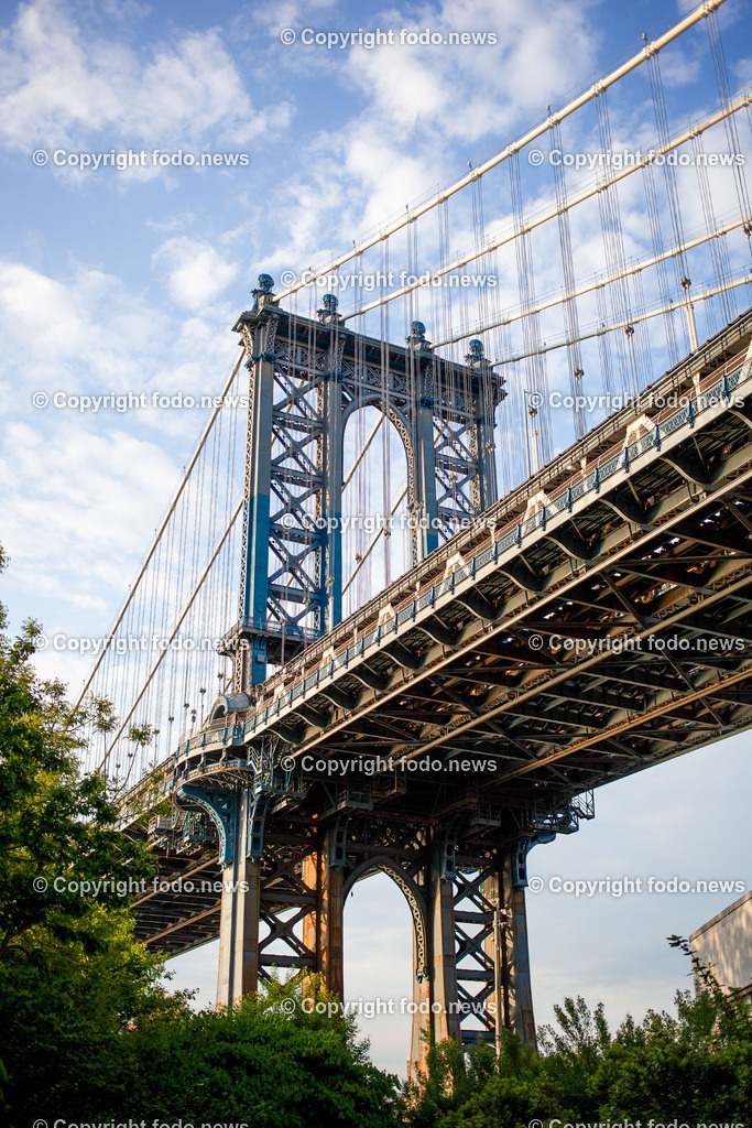 Vereinigte Staaten von Amerika_ USA_ New York City_ NYC_ 20.05.2024-39 | 20.05.2024, Vereinigte Staaten von Amerika, USA, New York City, NYC im Bild diverse Stadtansichten New York City, Wolkenkratzer, Essen, U-Bahn, Menschen, Stadion, Baseball, Yankees, Mets, Manhatten, East River, Trump, Macy, Verkehr, AutosNew York City ist eine Weltstadt an der Ostkueste der Vereinigten Staaten. Sie liegt im Bundesstaat New York und ist mit rund 8,8 Millionen Einwohnern die bevoelkerungsreichste Stadt des Landes.Quelle: Wikipedia