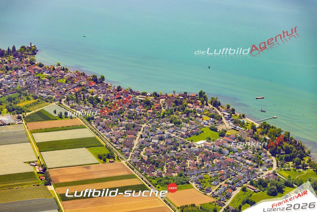 Das Luftbild zeigt :  Langenargen - Die Luftaufnahme wurde 2024 vom UL-Flugzeug aus erstellt ( keine Drohne ) - Hochauflösende Luftaufnahme - Für grossformatige Ausdrucke geeignet. Die Geschenkidee !Mit Lizenz und Bildrechte bestellbar