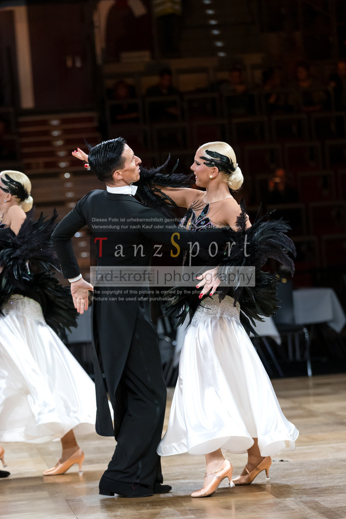 20241109_DM-Formationen_Vorrunde_2631 | Tanzsportbilder, Standardtanz, Lateintanz, WDSF, DTV, LTVB, dancecomp, goc, hessen tanzt, blaues band der spree, walzer, tango, wiener walzer, slowfox, quickstepp, samba, rumba, cha-cha-cha, paso doble. jive, hd-kroft photography, turniertanzsport