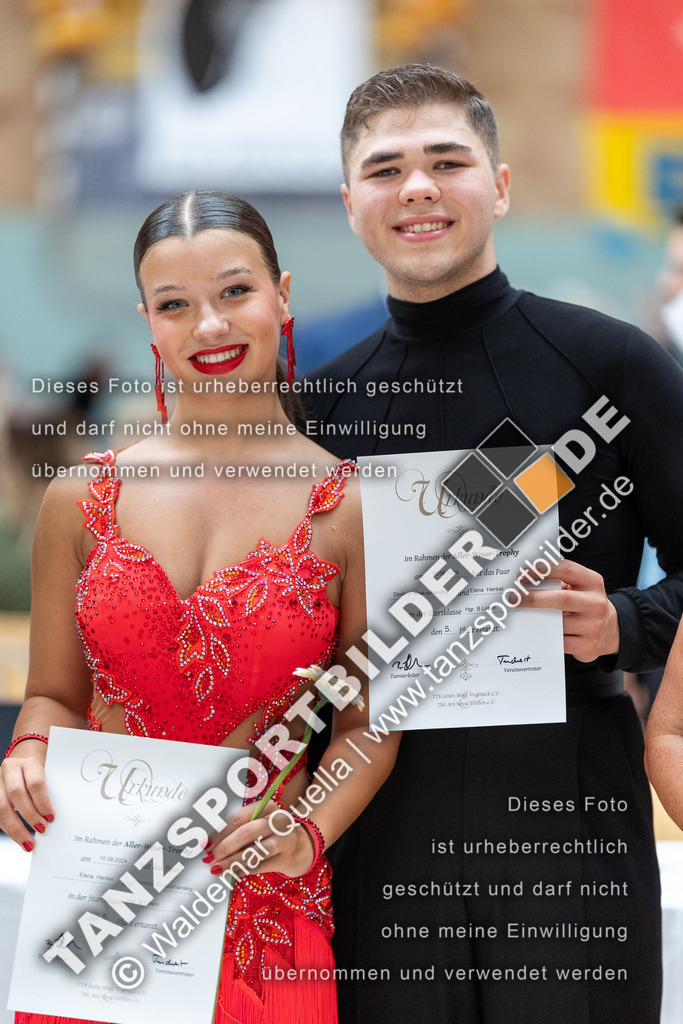 20240810-01196 | Hier finden Sie Tanz Bilder vom Latein und Standard Formationen tanzen. Sportbilder vom Tanzsport. Schöne Fotos und von Weltmeisterschaft, Europameisterschaft, Bundesliga, Regionalliga, Oberliga und Landesliga sowie von GOC Stuttgart, DanceComp, WM Bremen